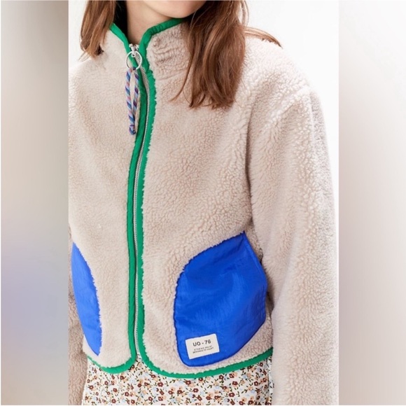 Urban Outfitters Beige Fleece Jacket with Blue Pockets and Green Trim - Picture 2 of 13